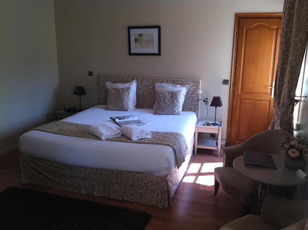 Saint Graal Bed and Breakfast Chamant Rum bild